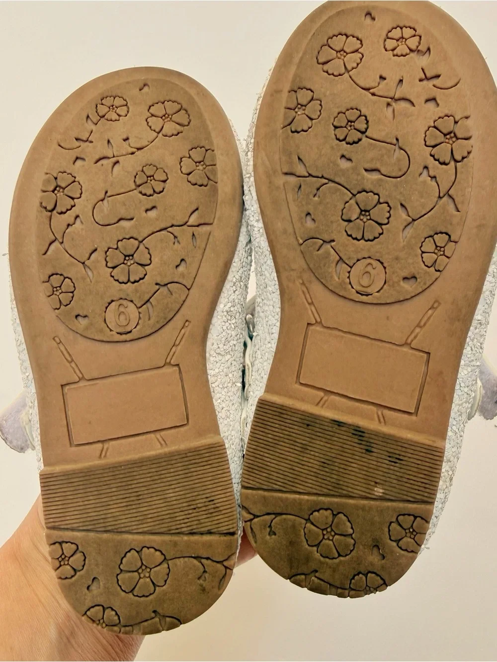 Olive & Edie Gabrielle Glitter Mary Jane Flats Girl’s Size 6 Ivory Dress Shoes